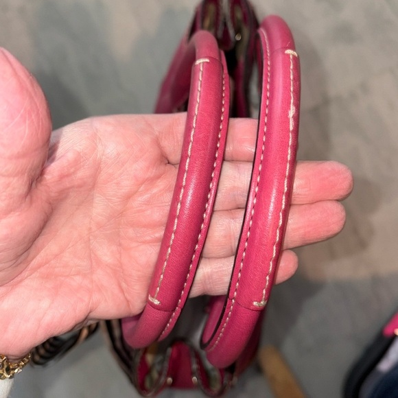 Coach  shoulder bag  thick smooth leather bright pink  Silvertone HW f13675  EUC - Picture 12 of 17